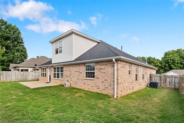 3099 Eagle Crest Circle, Springdale, AR 72762