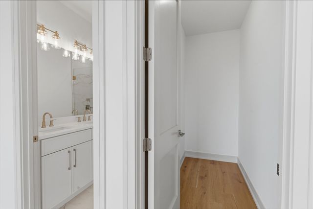 6414 N Francisco Avenue 101, Chicago, IL 60645
