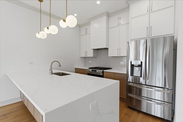 6414 N Francisco Avenue 101, Chicago, IL 60645