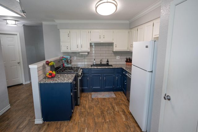 10 Wagon Lane Loop, Angleton, TX 77515