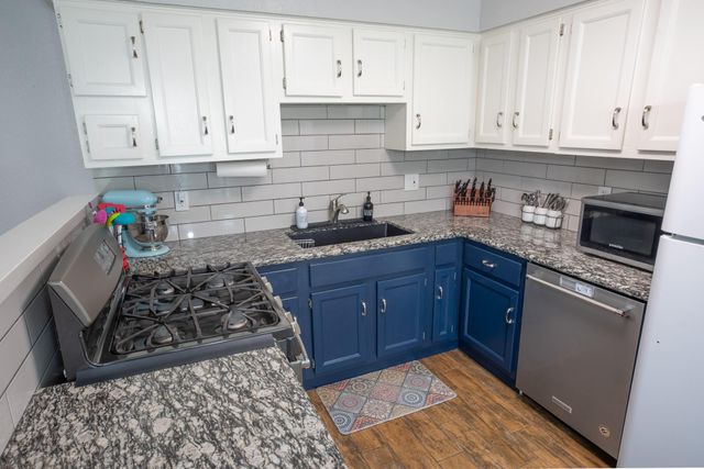10 Wagon Lane Loop, Angleton, TX 77515