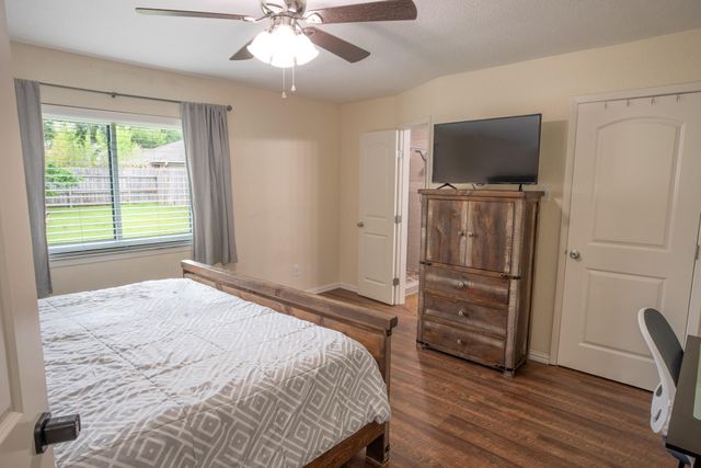 10 Wagon Lane Loop, Angleton, TX 77515