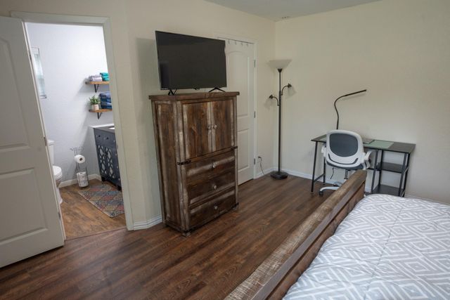 10 Wagon Lane Loop, Angleton, TX 77515