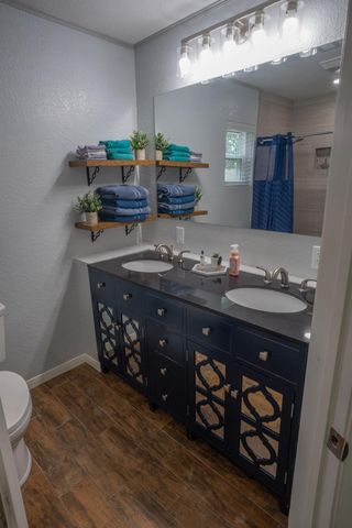 10 Wagon Lane Loop, Angleton, TX 77515