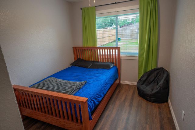 10 Wagon Lane Loop, Angleton, TX 77515