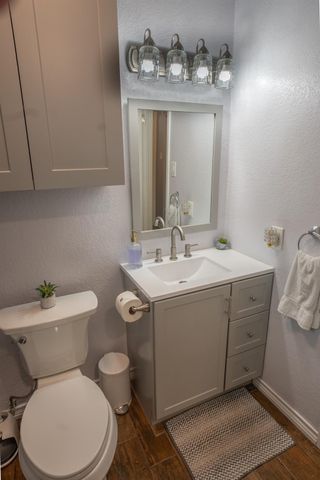 10 Wagon Lane Loop, Angleton, TX 77515