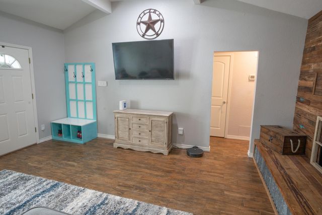 10 Wagon Lane Loop, Angleton, TX 77515