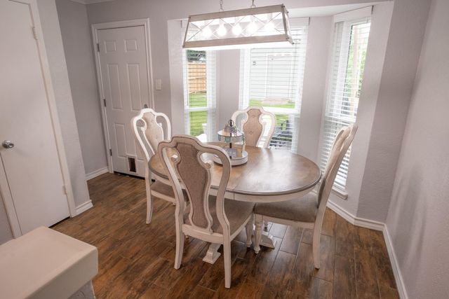 10 Wagon Lane Loop, Angleton, TX 77515