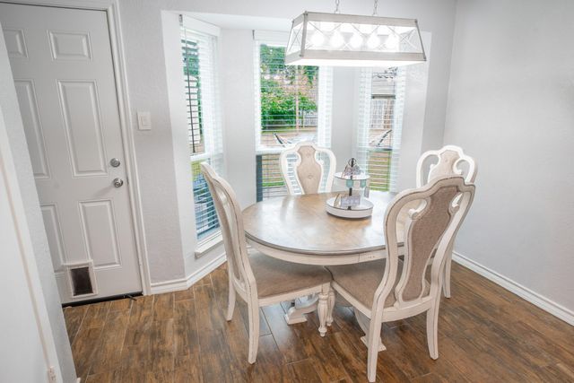 10 Wagon Lane Loop, Angleton, TX 77515