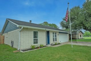10 Wagon Lane Loop, Angleton, TX 77515
