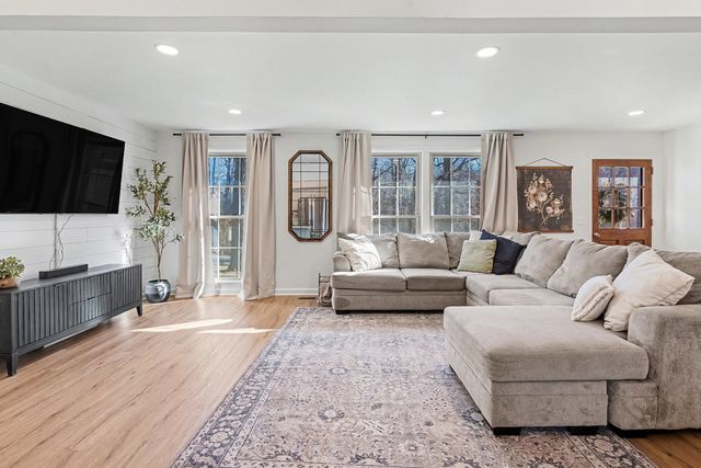 1022 Belmont Dr, Dickson, TN 37055