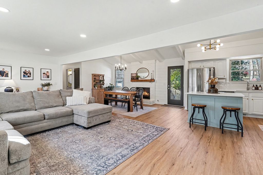 1022 Belmont Dr, Dickson, TN 37055