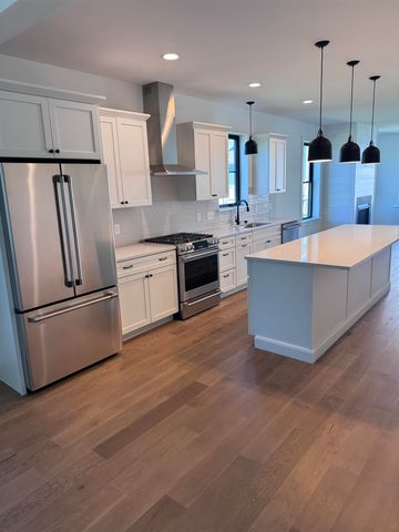 76 Russet Road, South Burlington, VT 05403