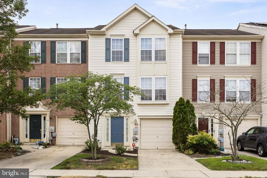 8 PLAYERS LN, Pine Hill, NJ 08021