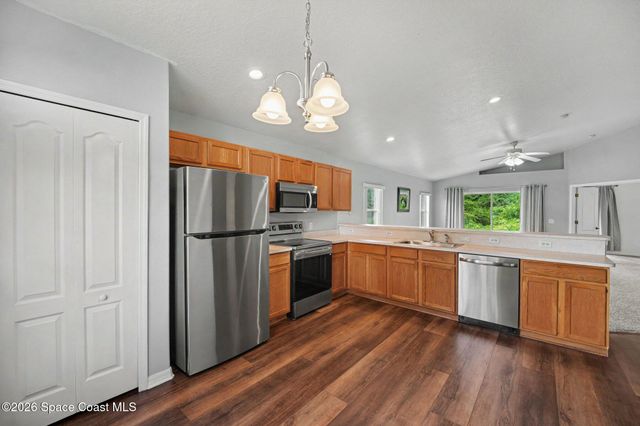 2476 Hidden Pine Lane NE, Palm Bay, FL 32905