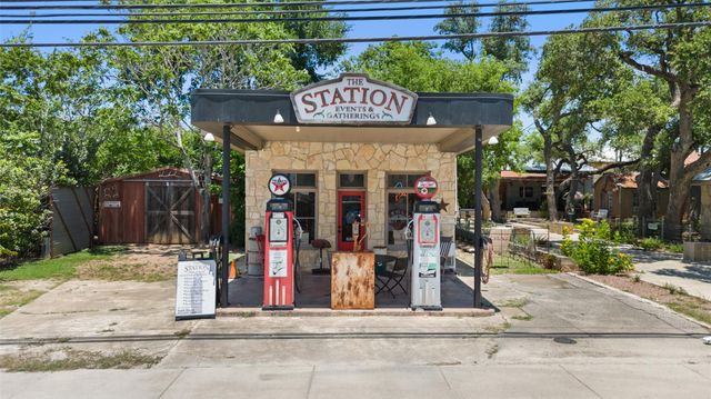 283 Crater Lake DR, Dripping Springs, TX 78620
