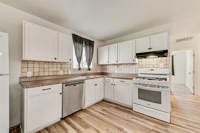 1303 S Medora Street, Terrell, TX 75160