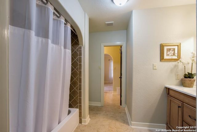188 CLAYWELL DR, Alamo Heights, TX 78209
