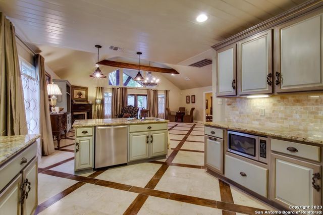 188 CLAYWELL DR, Alamo Heights, TX 78209
