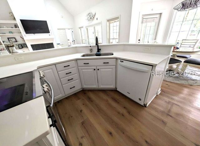 77 James F Byrnes St, Beaufort, SC 29907