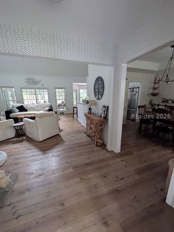 77 James F Byrnes St, Beaufort, SC 29907