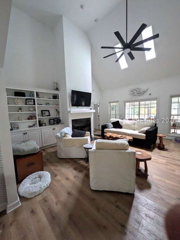 77 James F Byrnes St, Beaufort, SC 29907