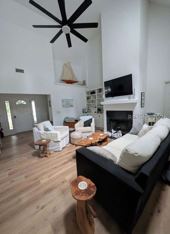 77 James F Byrnes St, Beaufort, SC 29907
