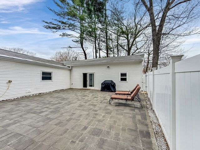 126 Beach Rd, Salisbury, MA 01952