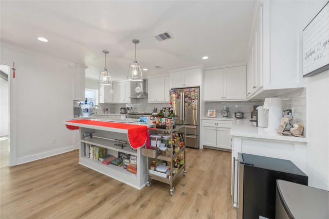 2011 De Milo Drive, Houston, TX 77018