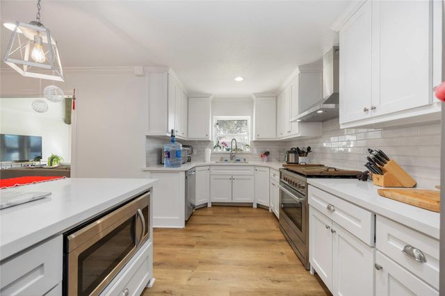 2011 De Milo Drive, Houston, TX 77018