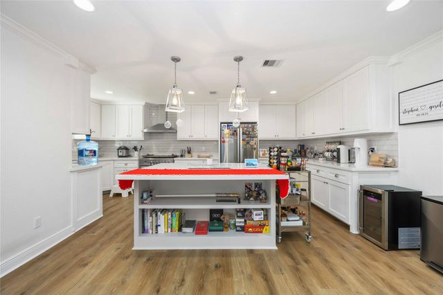 2011 De Milo Drive, Houston, TX 77018