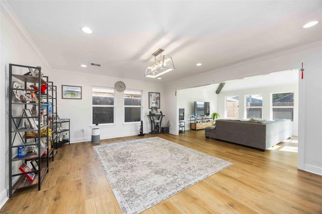 2011 De Milo Drive, Houston, TX 77018