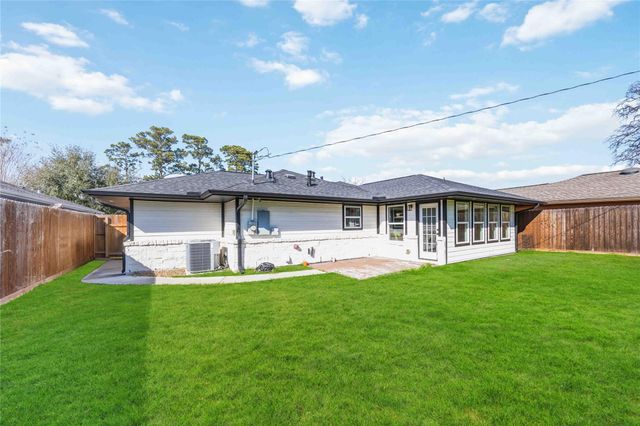 2011 De Milo Drive, Houston, TX 77018