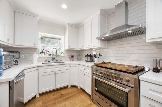 2011 De Milo Drive, Houston, TX 77018