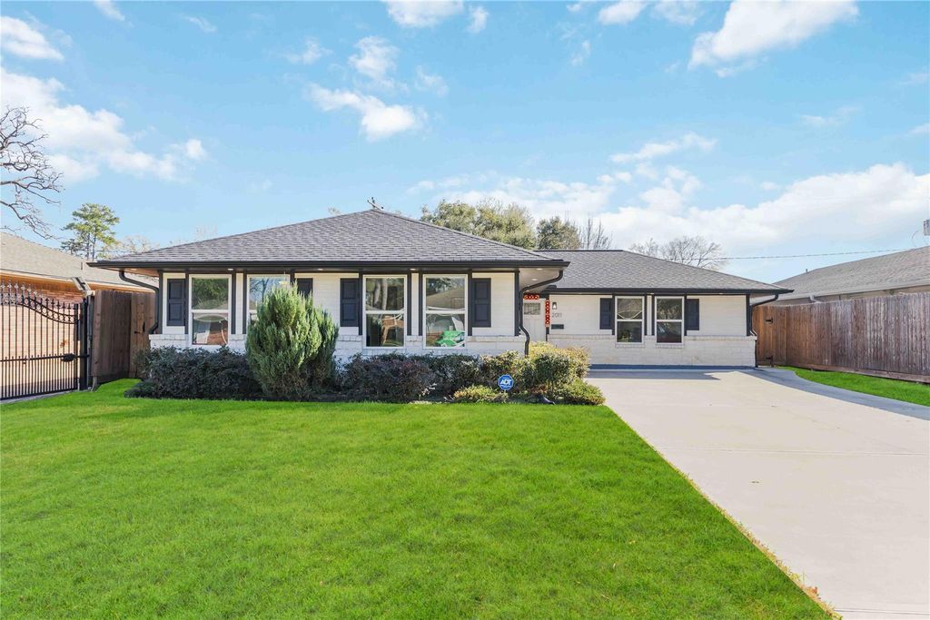 2011 De Milo Drive, Houston, TX 77018