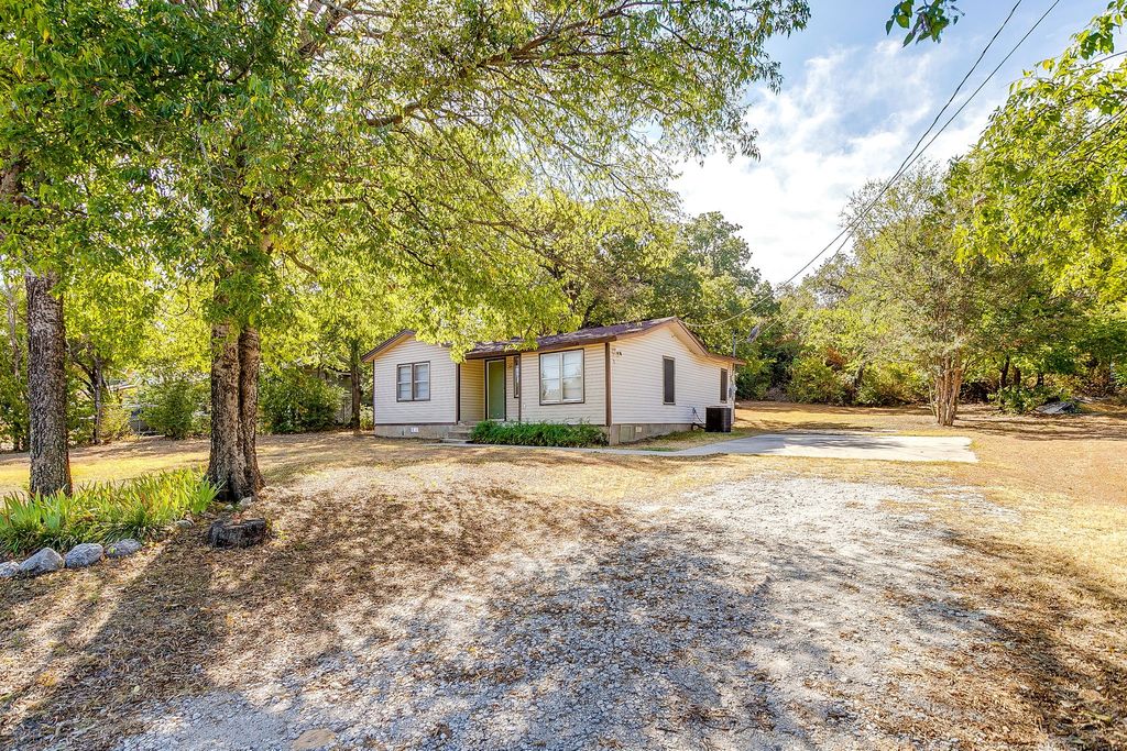 208 Wells Burnett Road, Azle, TX 76020 — photo 2