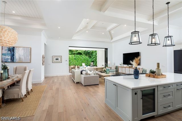 1064 13th ST N, Naples, FL 34102