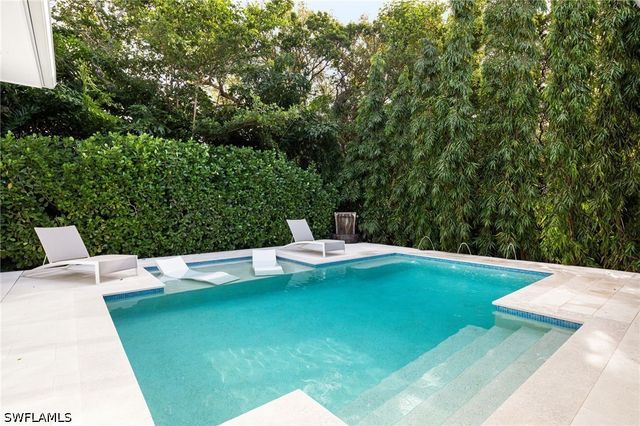 1064 13th ST N, Naples, FL 34102