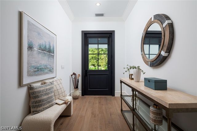 1064 13th ST N, Naples, FL 34102