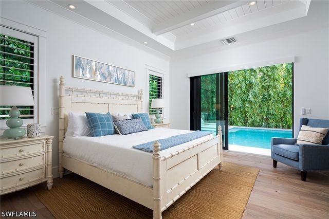 1064 13th ST N, Naples, FL 34102