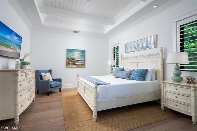 1064 13th ST N, Naples, FL 34102