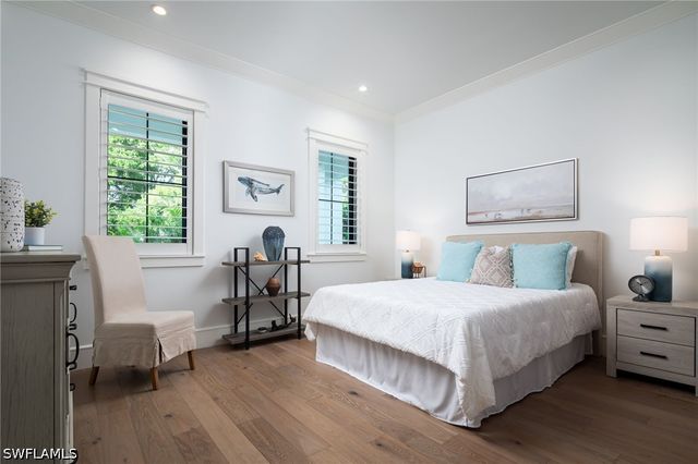 1064 13th ST N, Naples, FL 34102