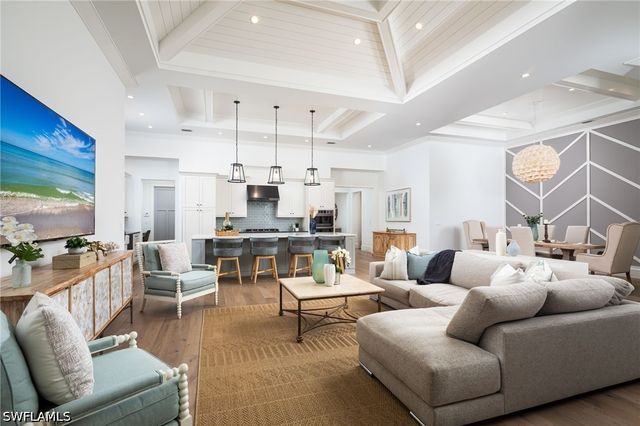 1064 13th ST N, Naples, FL 34102