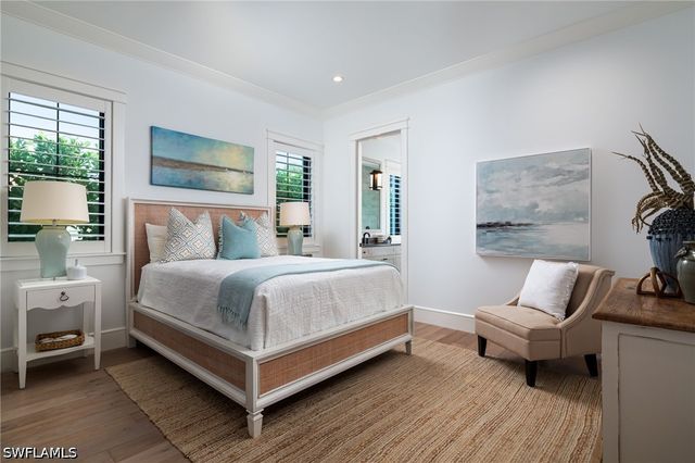 1064 13th ST N, Naples, FL 34102