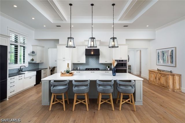 1064 13th ST N, Naples, FL 34102