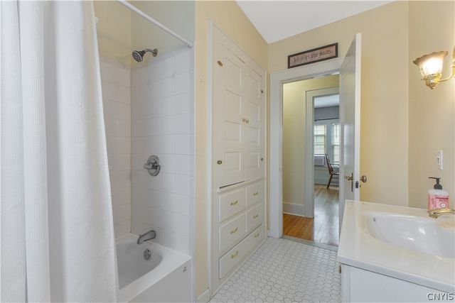 129 Vieau Drive, Syracuse, NY 13207