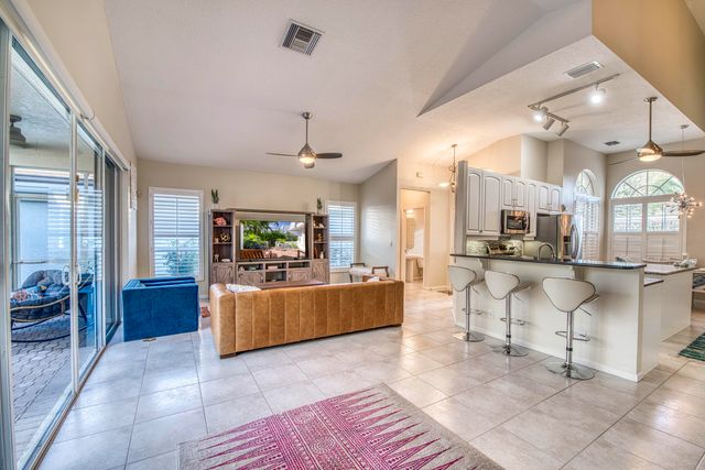 2767 S Clearbrook Circle, Delray Beach, FL 33445