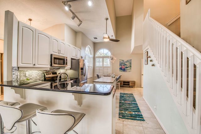 2767 S Clearbrook Circle, Delray Beach, FL 33445