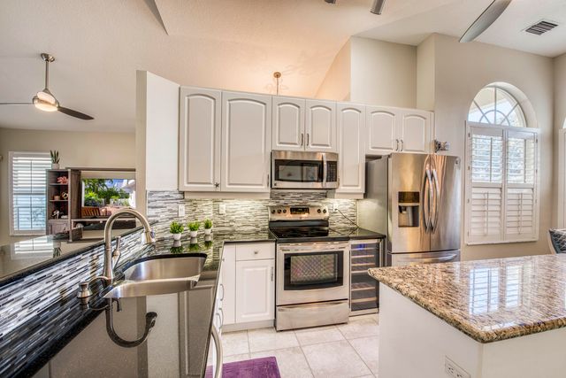 2767 S Clearbrook Circle, Delray Beach, FL 33445