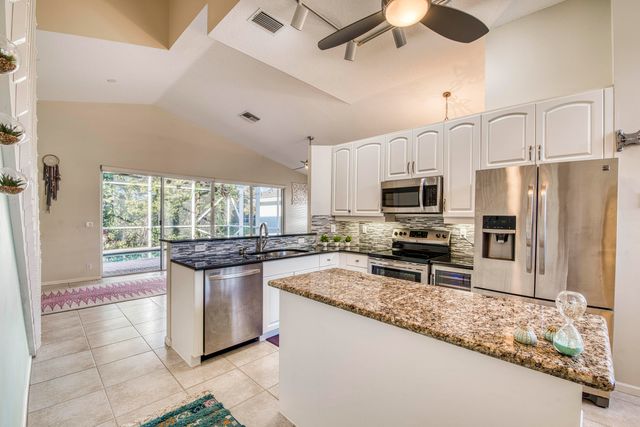 2767 S Clearbrook Circle, Delray Beach, FL 33445